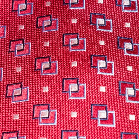 Jos. A. Bank 100% Silk Tie Red Blue Geometric Mens Designer Necktie - Picture 4 of 4